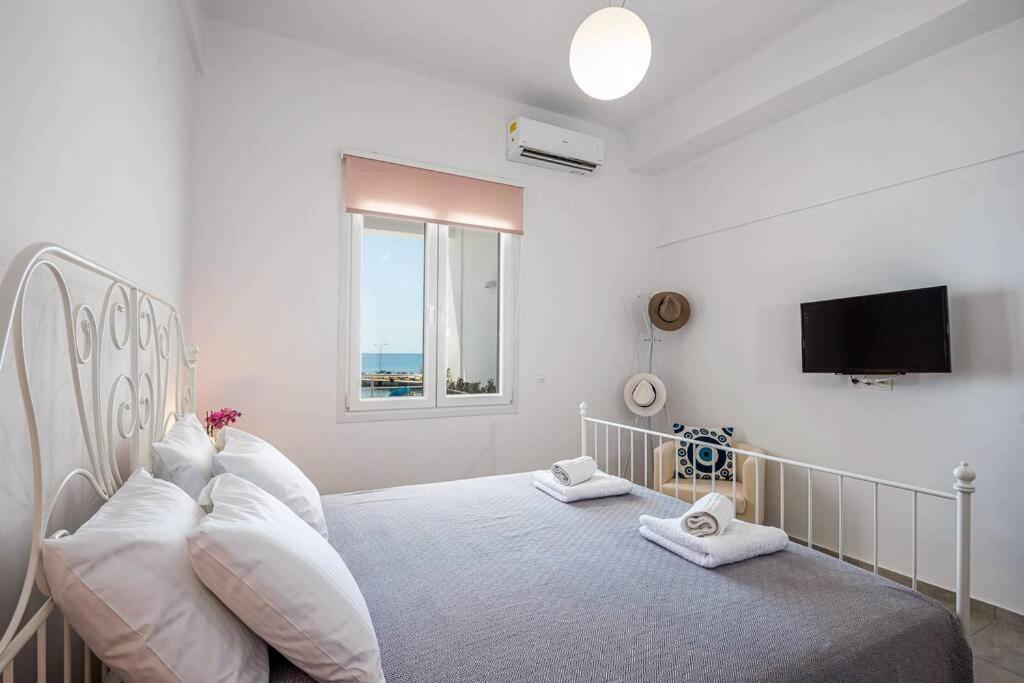 Amazing Seafront Suite Ierápetra エクステリア 写真