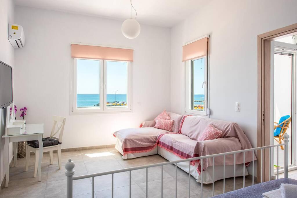 Amazing Seafront Suite Ierápetra エクステリア 写真
